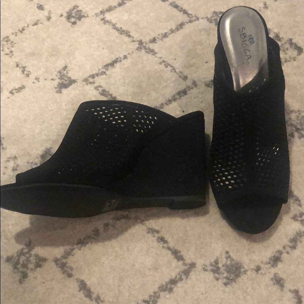 Black wedge heels